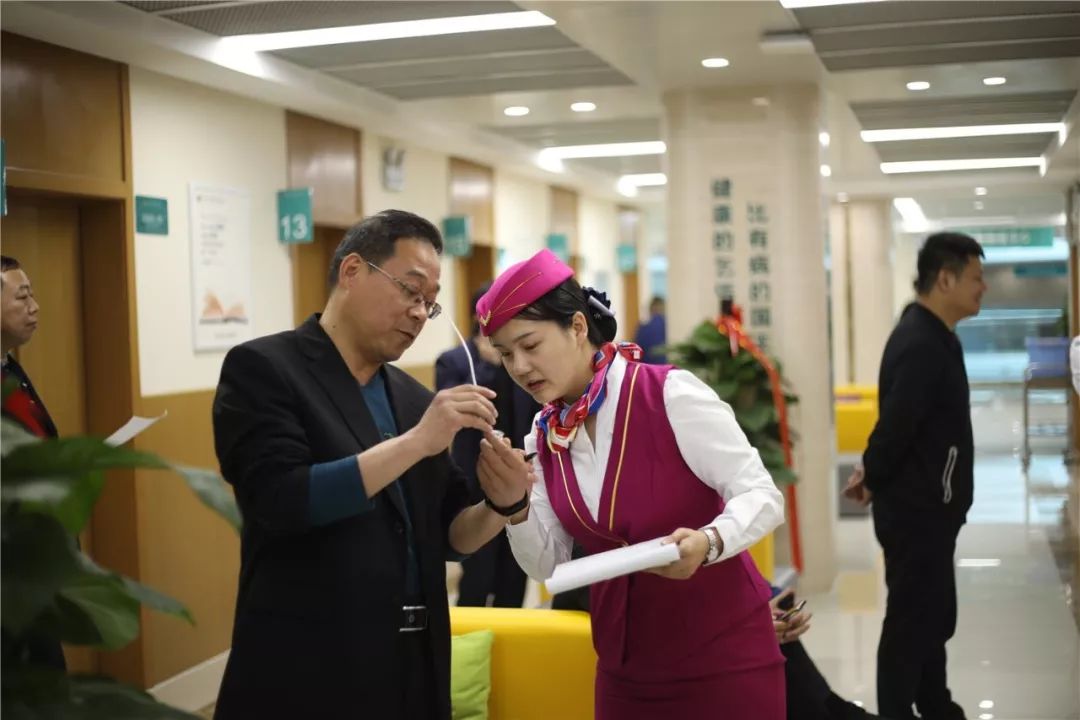 汕头24小时套医保卡(北京医保卡使用指南)